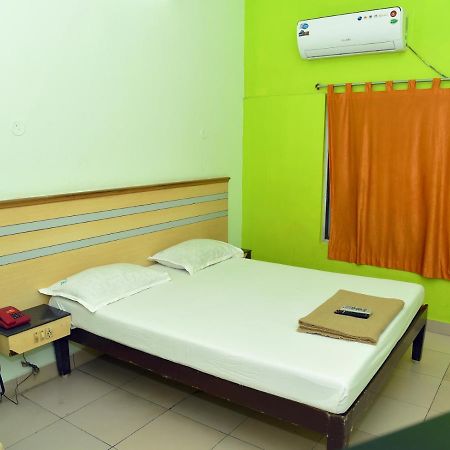Hotel Aditya Pondicherry Exterior photo